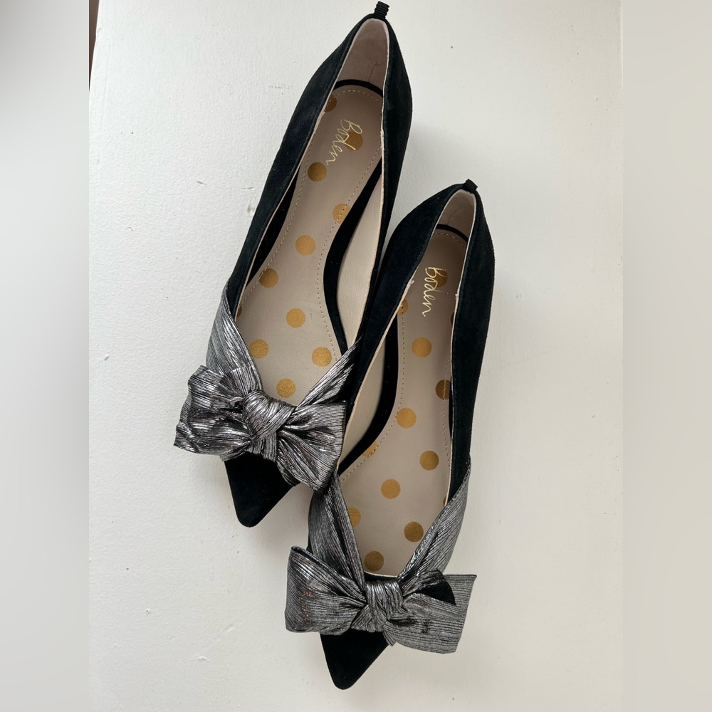 New in Box Boden Vanessa Bow Shoes in Black Suede and Silver Metallic - Size 9.5